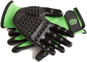Hands On Grooming Gloves in lime green