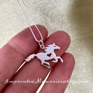 Horse heart running silver necklace